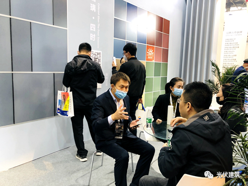 嘉盛彩色光伏建材亮相CADE博览会 为建筑设计提供更多灵感和可能