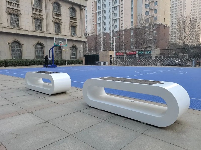 五款光伏智慧座椅 英利嘉盛开启“光伏+绿色校园”新篇章